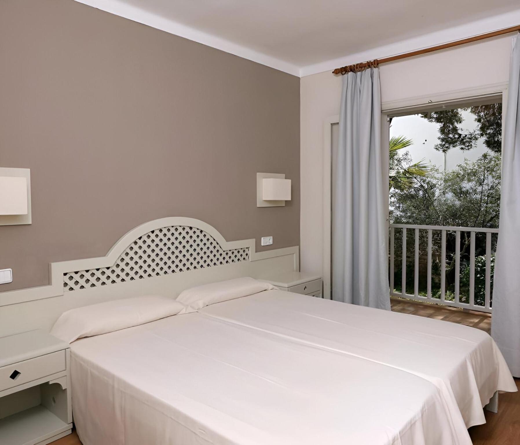 Hotel Club Es Talaial Cala d'Or  Exterior photo